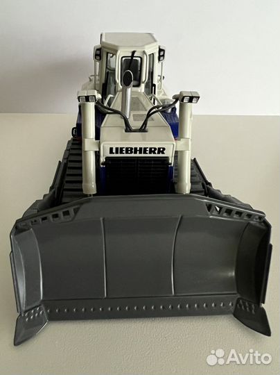 Модель бульдозера 1:50 1/50 1 50