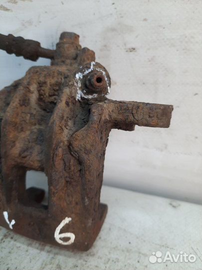 Суппорт тормозной задний левый Hyundai Santa Fe