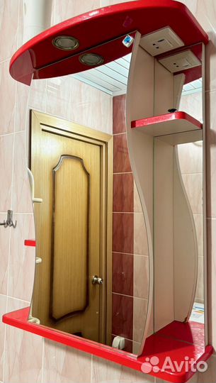 Раковина с тумбой и зеркалом