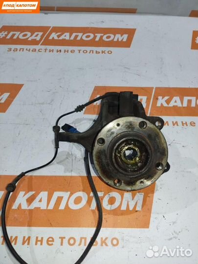 Кулак передний правый Peugeot 208 2012