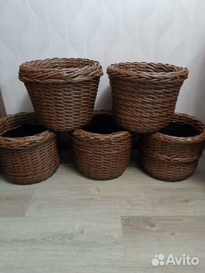 Кашпо из искусственного ротанга