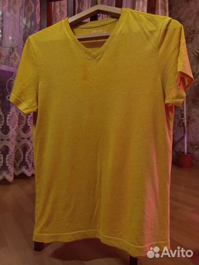 Желтая футболка