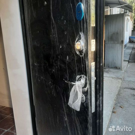 Дверь входная металлическая бу