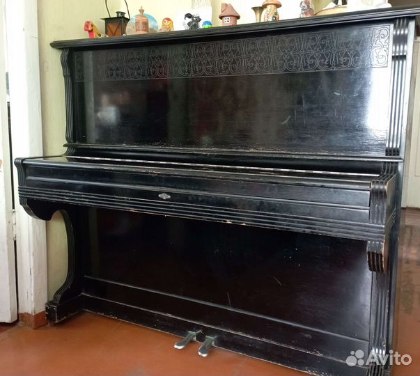 Пианино Красный октябрь