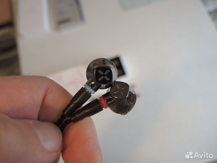 Наушники внутриканальные, гибриды и трибиды