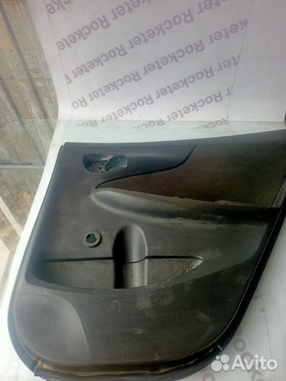 Обшивка двери задняя правая Toyota Corolla 150