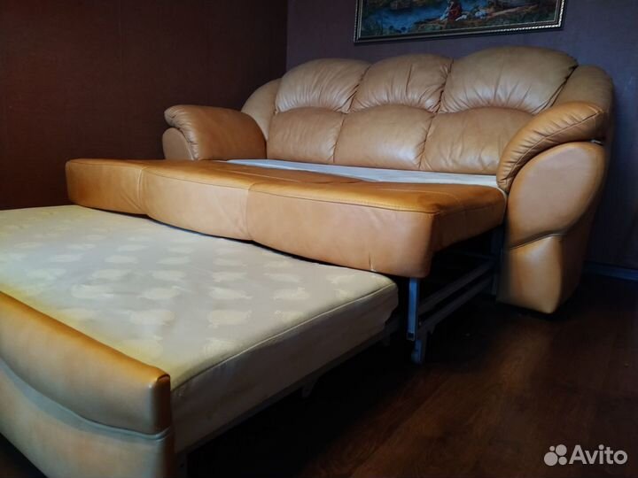 Кожаный диван и кресло бу