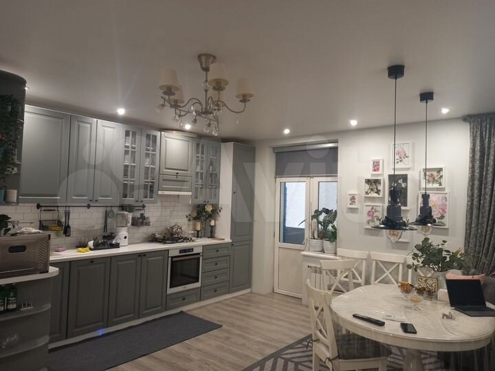 3-к. квартира, 92 м², 2/9 эт.