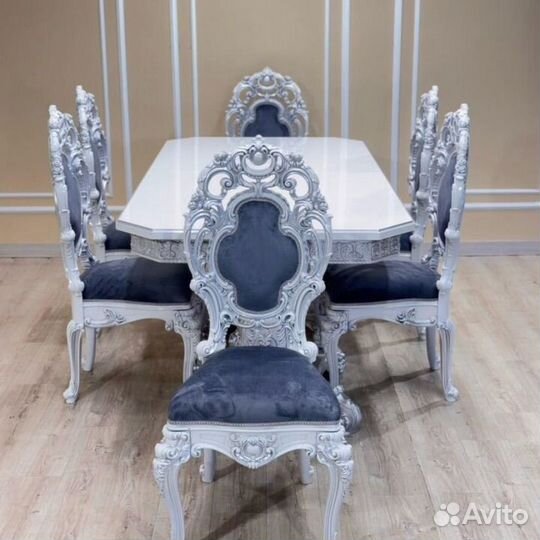 Стол и стулья