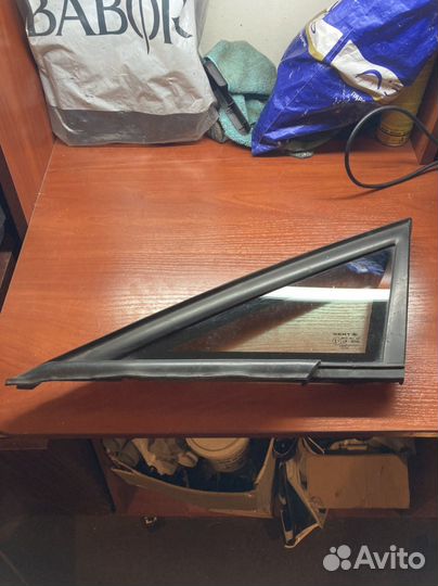 Форточка левая передняя сеат леон 2