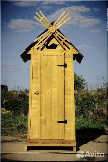 Уличный туалет с декором XHN