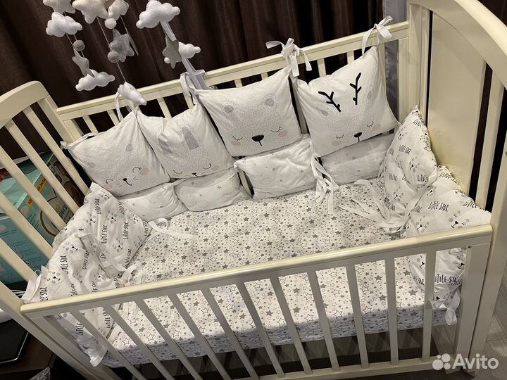 Кроватка и пеленальный комод