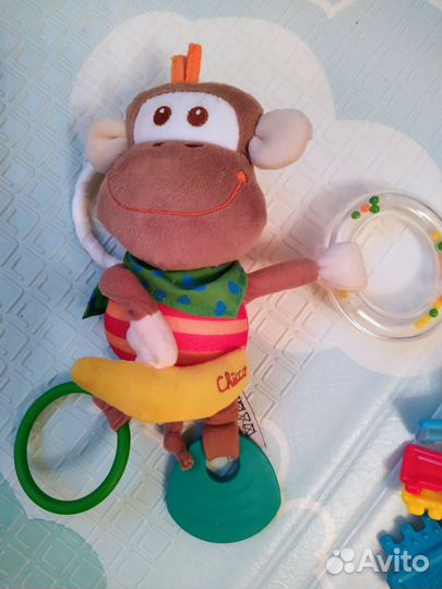 Развивающие игрушки для малышей пакетом 0+