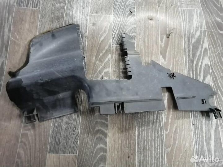 Дефлектор радиатора правый Ниссан Теана J32