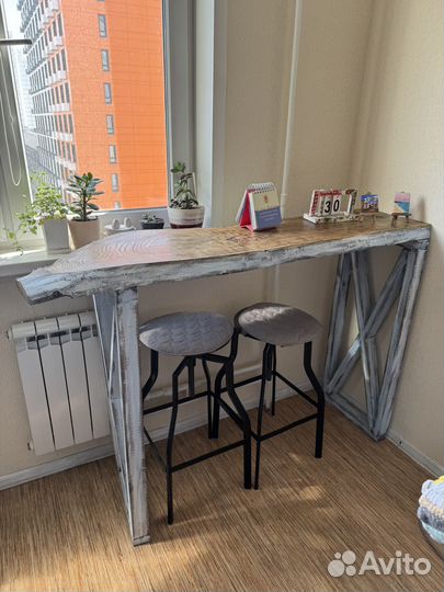 Барная стойка и стулья