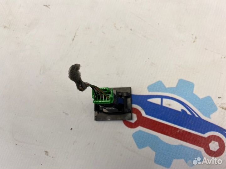 Кнопка аварийной сигнализации Volvo S80 D5244T5