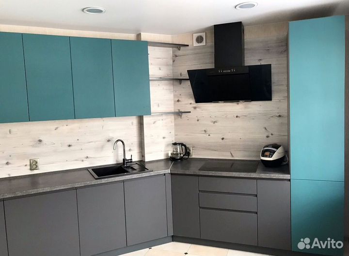 Кухонный гарнитур в современном стиле на заказ