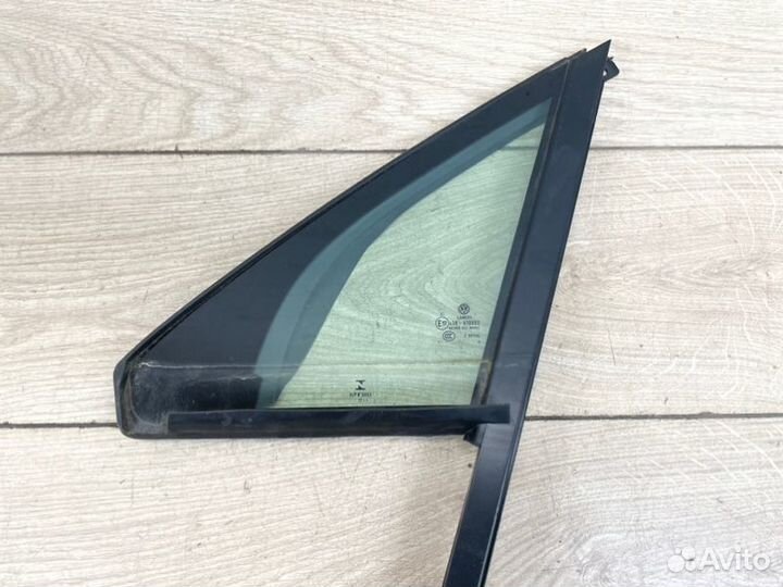 Неподвижное стекло двери переднее левое Vw Touareg