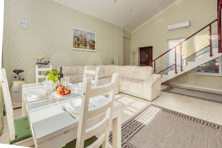 3-к. квартира, 100 м², 1/2 эт.