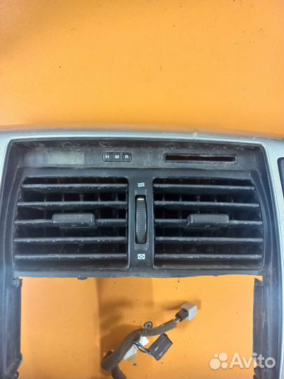 Накладка центральной консоли Hyundai Tucson 1