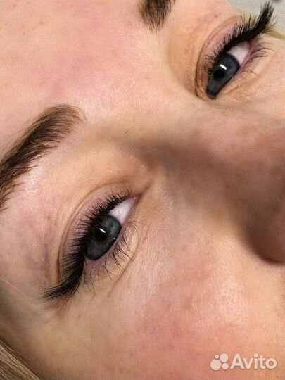 Наращивание ресниц и коррекция бровей