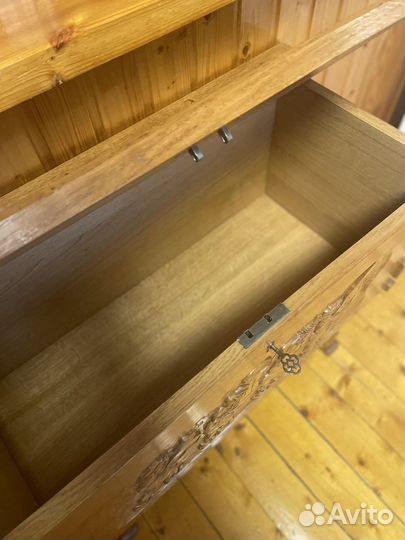 Винтажный сундук из массива дуба на ножках