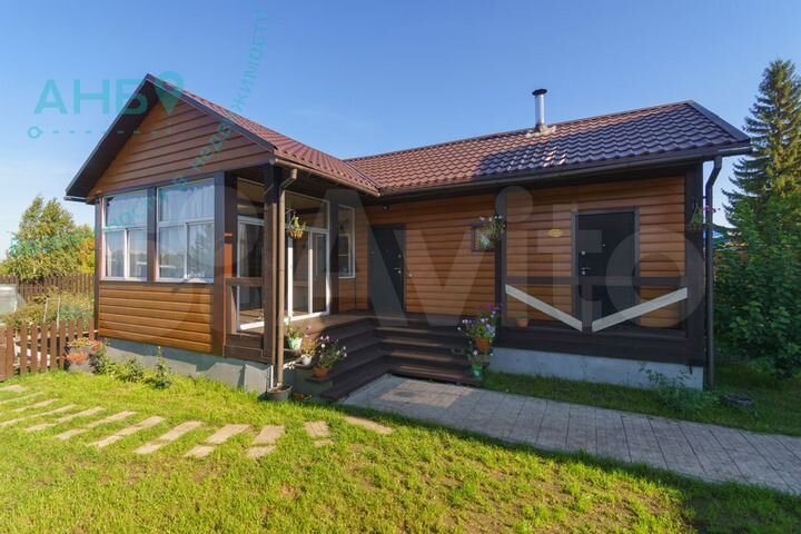 Коттедж 208 м² на участке 10 сот.