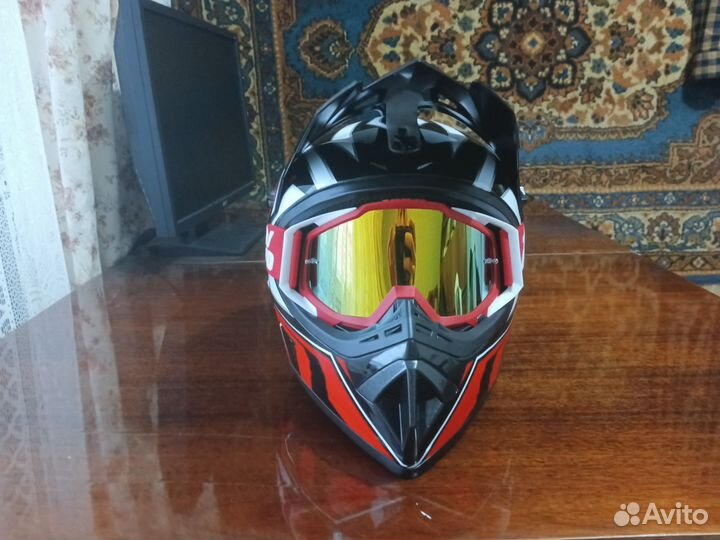 Кроссовый шлем