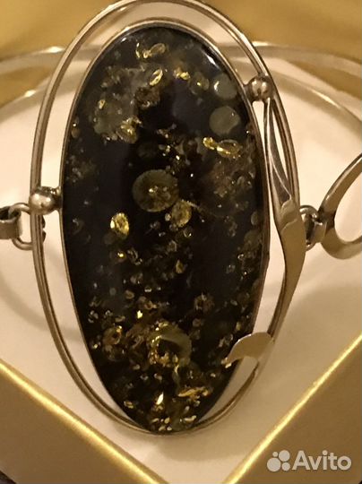 Комплект с зелёным янтарём в мельхиоре