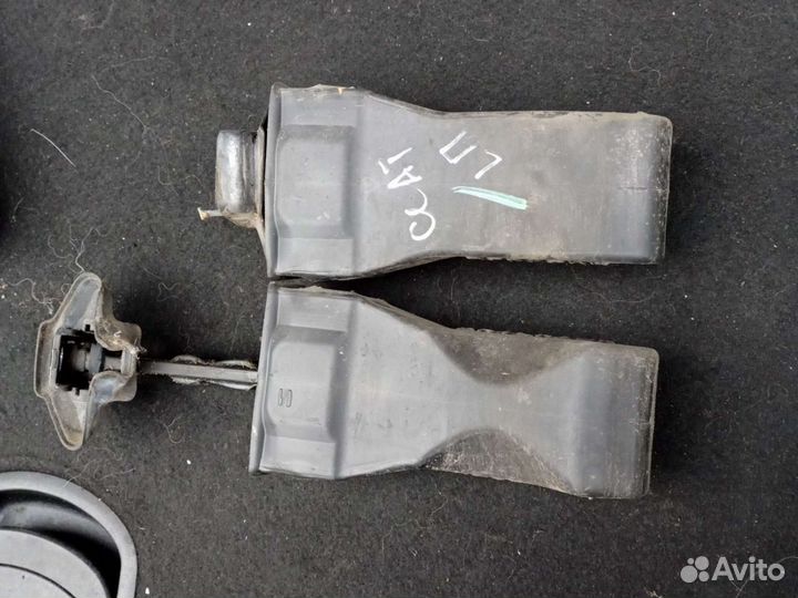 Сеат Ибица ограничитель двери