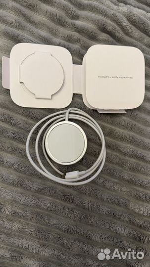 Зарядка на iPhone magsafe