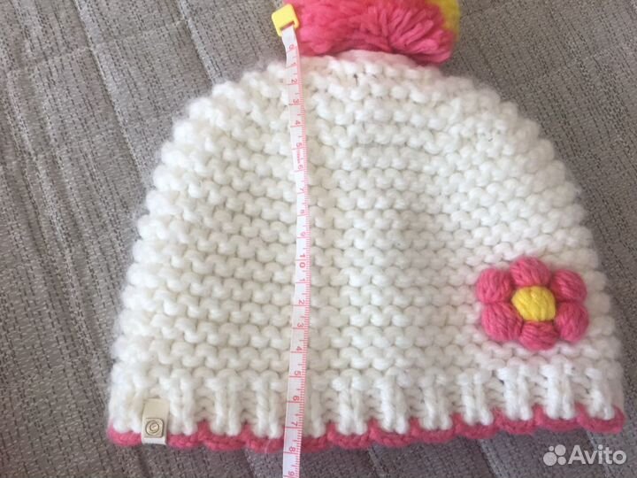 Шапочка белая для девочки вязаная на флисе, 52