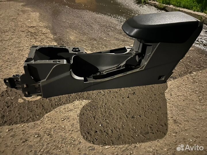 Подлокотник в Форд Фокус 2