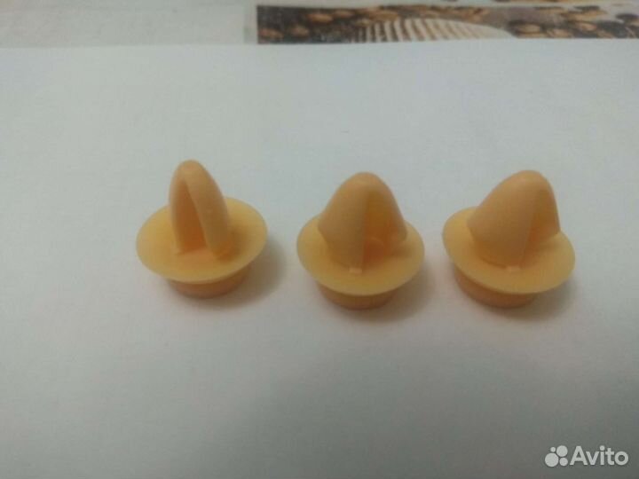 Клипсы(пистоны) автомобильные для обшивки дверей