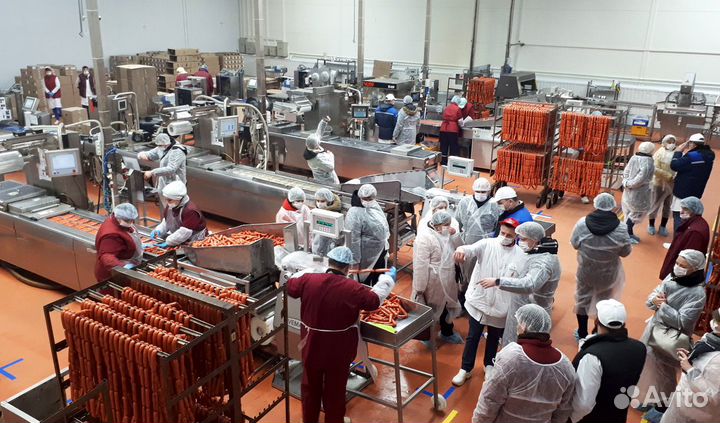 Вахтовый метод на заводе колбасы