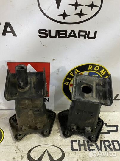 Кронштейн усилителя переднего бампера передний