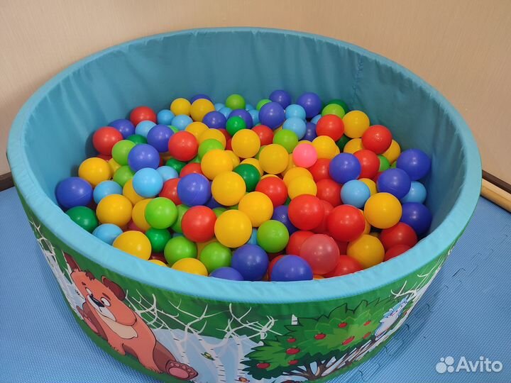Сухой бассейн с шариками