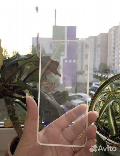 Защитное стекло на iPhone