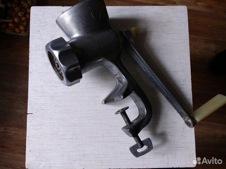 Продам бытовую мех-ю мясорубку б/у исправная