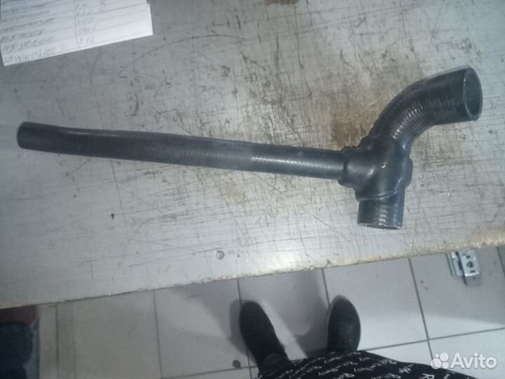 Шланг термостата-бачок тройник Нива