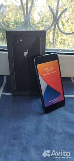 Телефон iPhone 8 64 gb