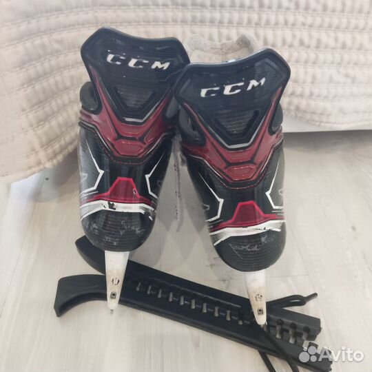 Хоккейные коньки CCM Jetspeed Ft 2 размер 7 EE