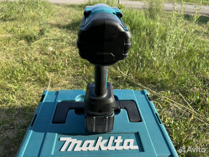 Аккумуляторный грузовой гайковерт Makita 1000Нм