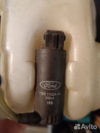 Бачек омывателя Форд Транзит