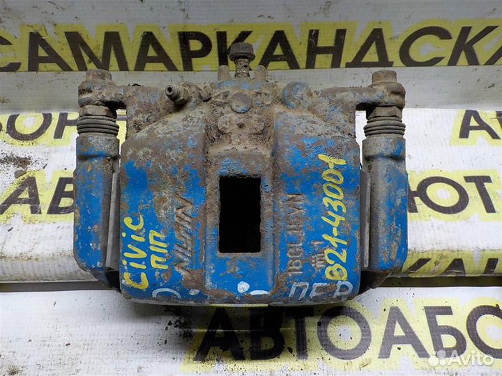 Суппорт передний правый Honda Civic 4D viii 2006