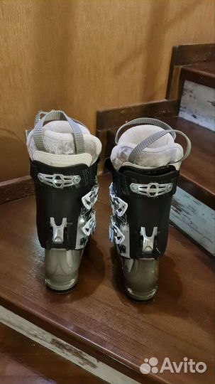 Горнолыжные ботинки женские atomic