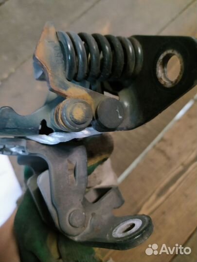 Петля двери Jeep Patriot MK передняя левая