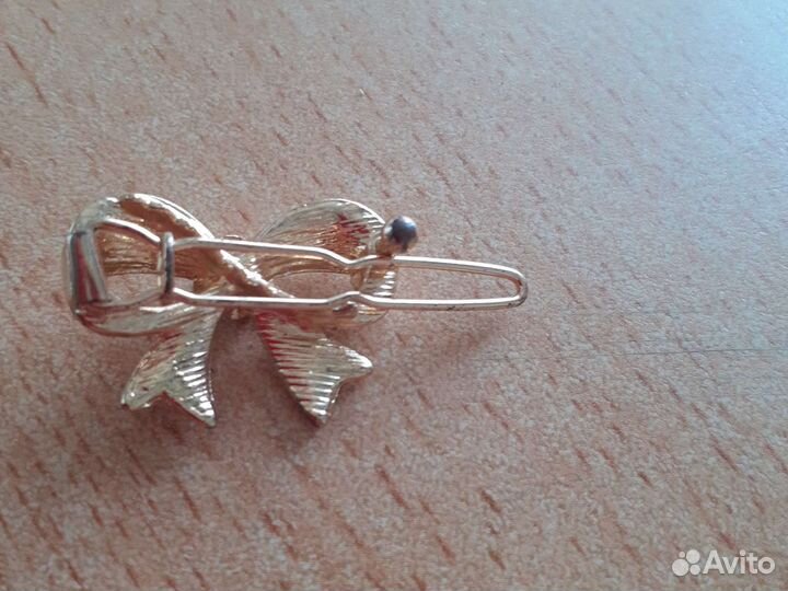 Волосы на заколках