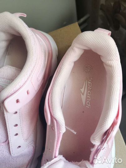 Кроссовки для девочки