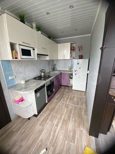 4-к. квартира, 60 м², 1/1 эт.